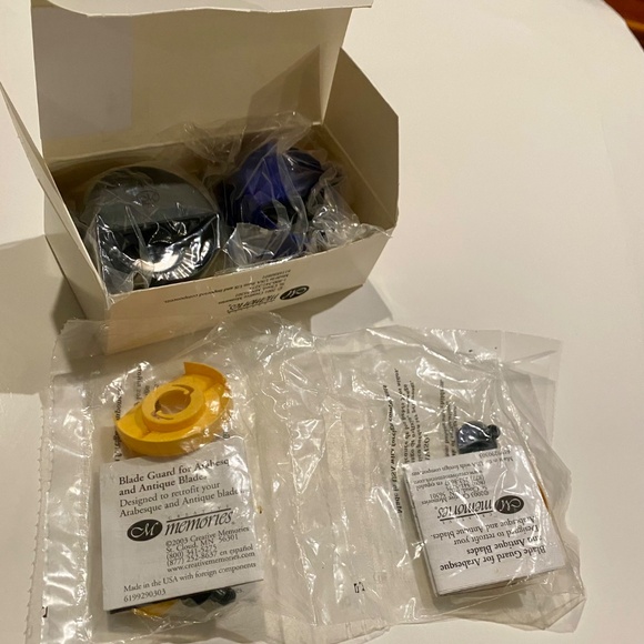 Creative Memories🖼Rotary Cutting System Antique & Arabesque Blades Set & Guards - Picture 2 of 6